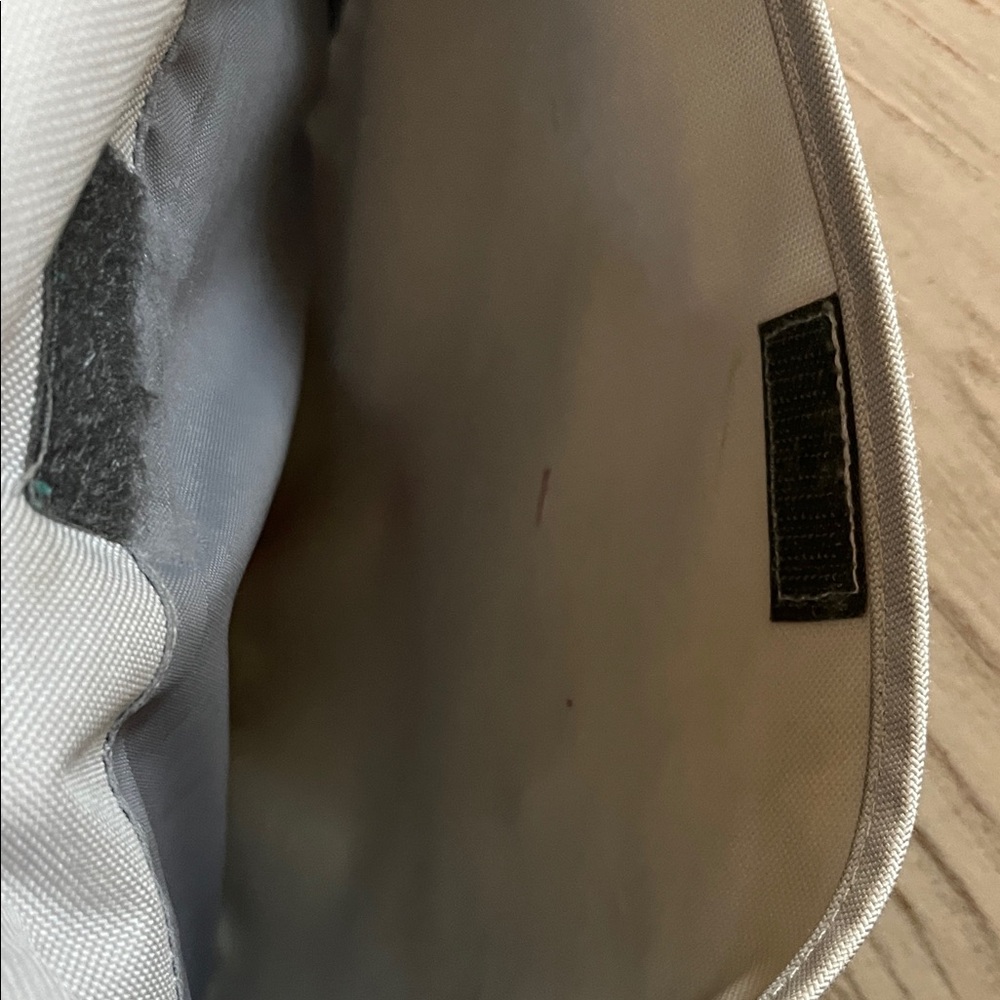Patagonia Cream Messenger Bag with Black and Teal Accents - Picture 6 of 12
